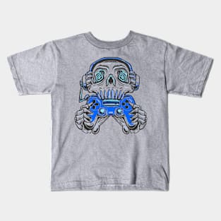 A skull gamer holding a blue joystick controller and wearing headphone. Kids T-Shirt